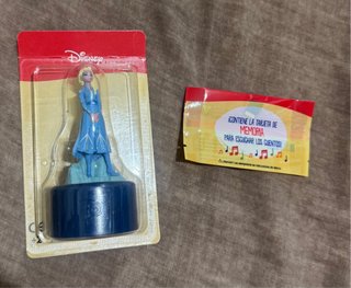 Figura Audiocuentos Disney Elsa que se ilumina