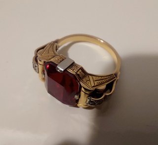 Anillo antiguo de Oro 18kt de 1890 con un rubí roj