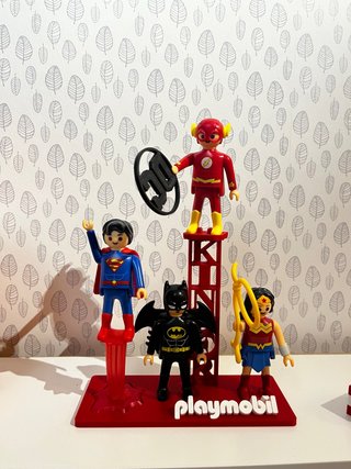 Expositor Playmobil DC Kinder