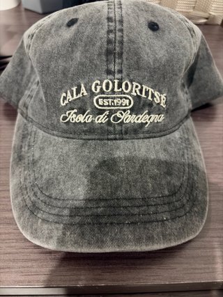 Gorra Cala Goloritse Isola di Sardegna