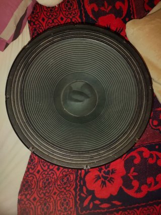Subwoofer RCF LF18G401 18" (900W AES) - SIN USO