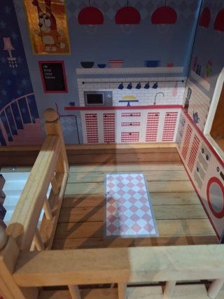 Casita de muñecas de madera