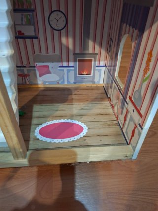 Casita de muñecas de madera