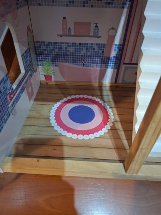 Casita de muñecas de madera
