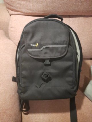 Mochila con compartimentos ajustables