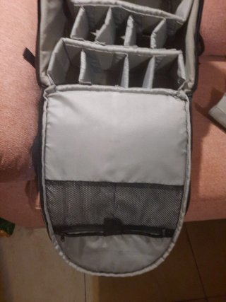 Mochila con compartimentos ajustables