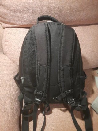 Mochila con compartimentos ajustables