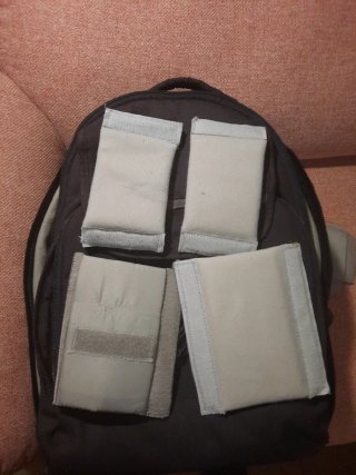 Mochila con compartimentos ajustables