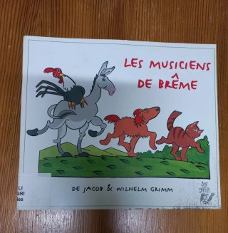 Libro infantil frances. Le cadeau de mémé loup