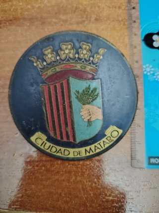 Chapa antigua de la ciudad de Mataró para Vespa