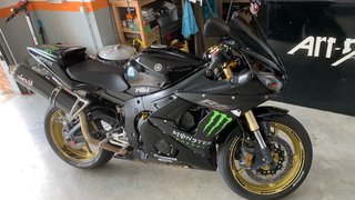 Yamaha YZF R6 Negra y Dorada