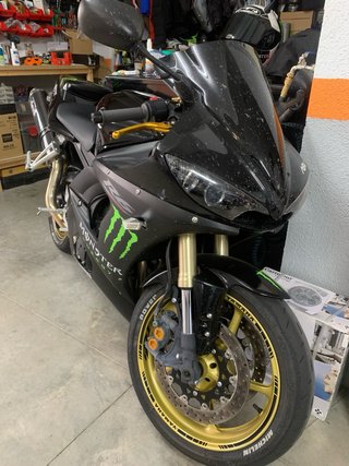 Yamaha YZF R6 Negra y Dorada