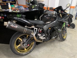 Yamaha YZF R6 Negra y Dorada