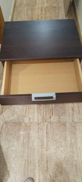 Mesita de noche de madera