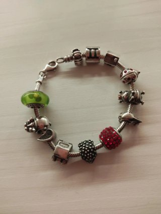 Pulsera Pandora Plata. 10€ por charm
