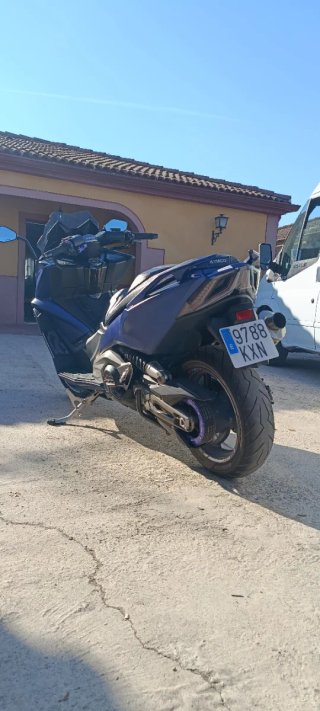 Kymco AK550 Maxi Scooter