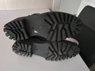 Botines ante azul marino