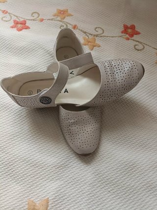 Vendo  variedades de ropa zapatos y  muchos más