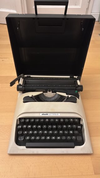 Máquina de escribir Olivetti Lettera 10