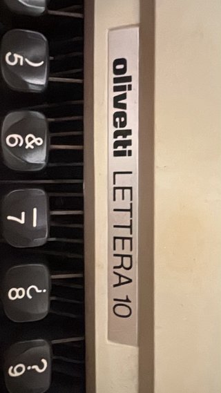 Máquina de escribir Olivetti Lettera 10
