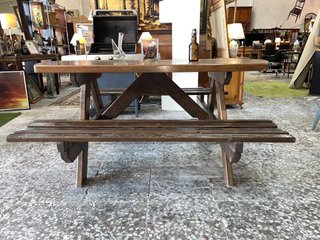 MESA CON BANCO DE MADERA