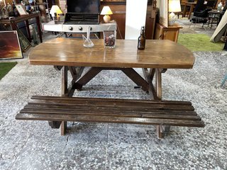 MESA CON BANCO DE MADERA