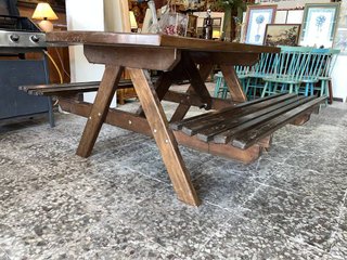 MESA CON BANCO DE MADERA