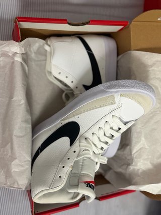 Zapatillas Nike Bota Blancas y Negras