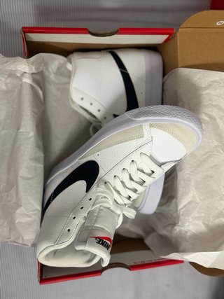 Zapatillas Nike Bota Blancas y Negras