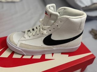 Zapatillas Nike Bota Blancas y Negras
