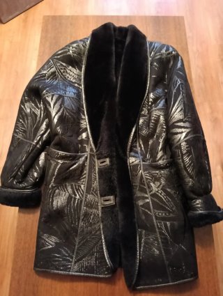 Abrigo de Piel Ovina con Estampado