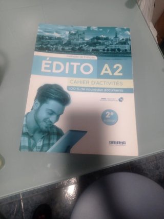 Libro de francés escuela de idiomas y cuadernillo
