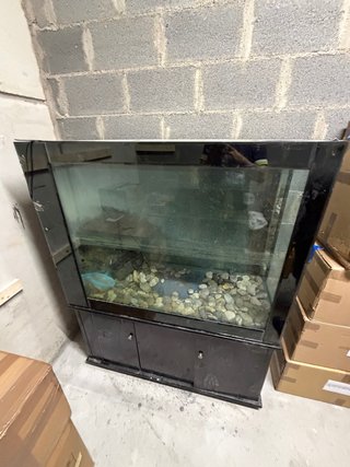 Acuario con Mueble Negro
