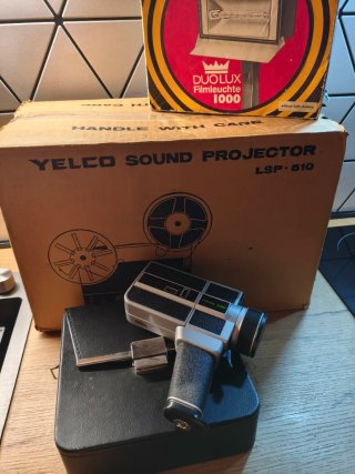 Proyector YELCO LSP-510, cámara súper 8 y foco