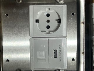 Toma de suelo con USB