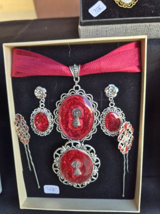 Conjunto baturra artesanal granate