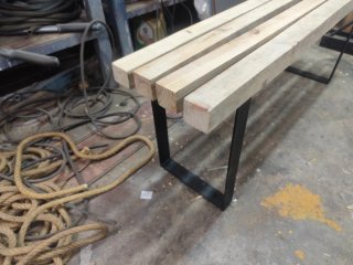 Banco de Madera y Metal Artesanal