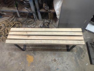 Banco de Madera y Metal Artesanal