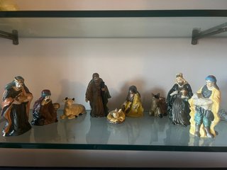 Presepe in porcellana 9 statuine 16 cm  tif 213