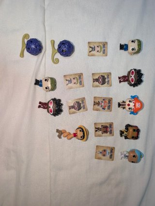 Kinder Joy One Piece Figuras y Cartas