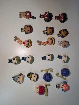Kinder Joy One Piece Figuras y Cartas