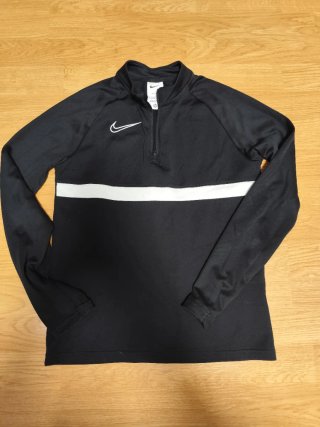 Camiseta Nike técnica térmica negra y blanca