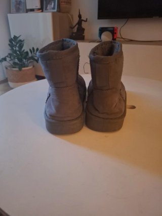 Botas grises estilo casual