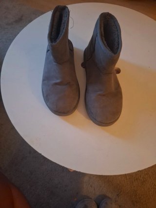 Botas grises estilo casual