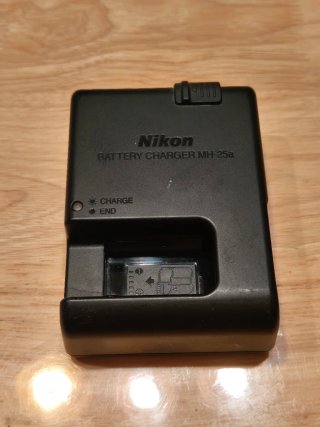 Cargador Nikon MH-25a