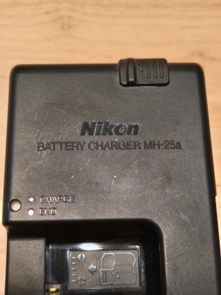 Cargador Nikon MH-25a