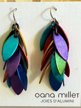 Pendientes largos multicolor de aluminio