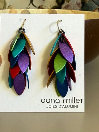 Pendientes largos multicolor de aluminio