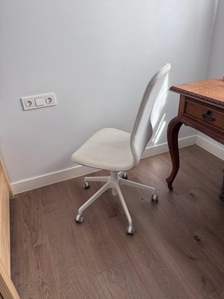Silla de escritorio beige