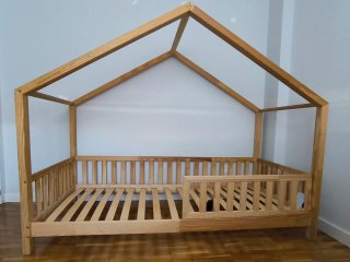 Cama casita Montessori madera